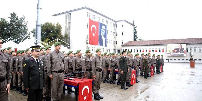 Adana’da Acemi Eğitimini Tamamlayan Erlerin Yemin Töreni