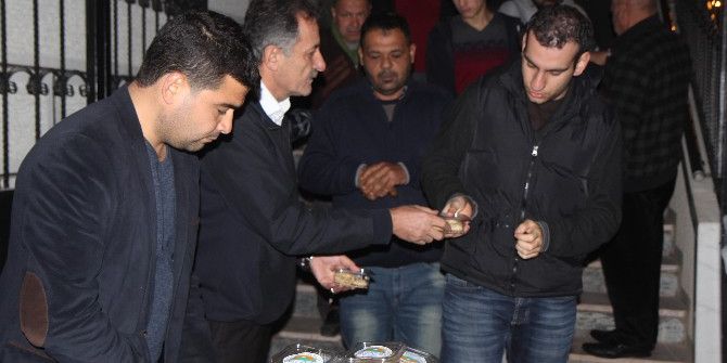 Toroslar’da Kandil Simidi Dağıtıldı