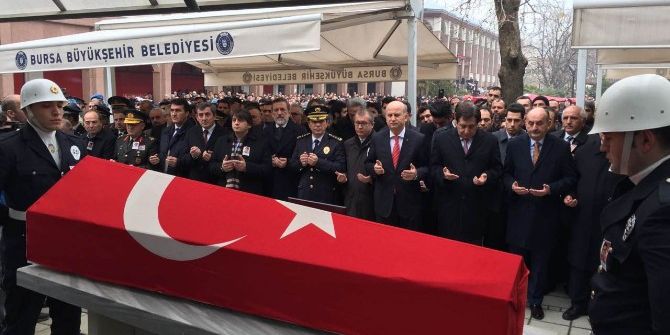 İkizini Gözyaşlarıyla Uğurladı