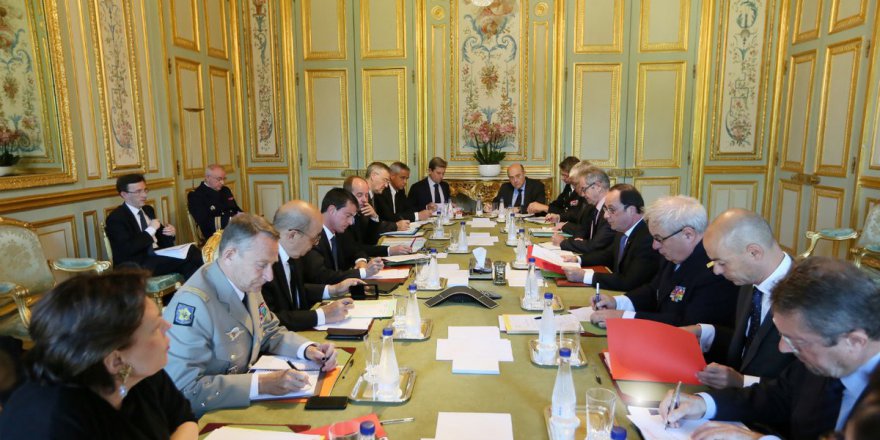 Hollande, Ulusal Savunma Konseyi’ni Topladı