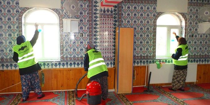 Seyitgazi Belediyesi’nin Cami Ve Cemevi Temizlik Çalışmaları