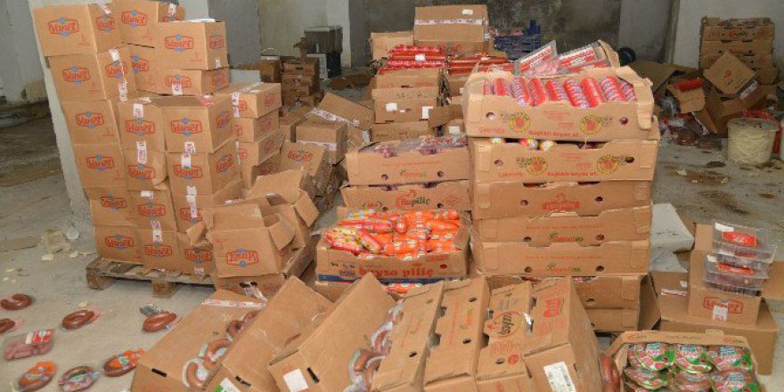 Tarihi Geçmiş 1,5 Ton Gıda Maddesi Ele Geçirildi