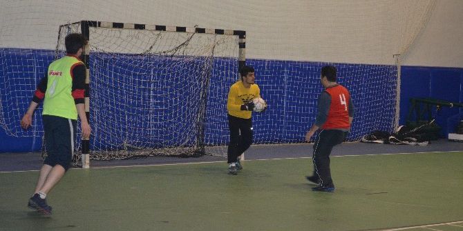 Sevgi Evlerinde Kalan Çocuklar İçin ‘Pastalı’ Özel Futbol Turnuvası