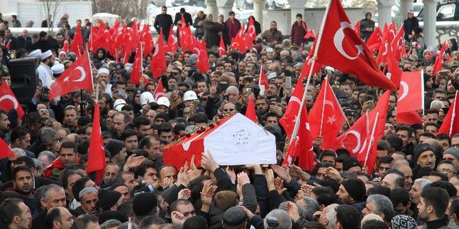 Van Şehidini Gözyaşlarıyla Uğurluyor