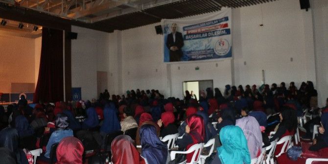 Öğrencilerden Mevlid Kandili Programı