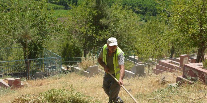Çiftehavuzlar Mezarlığı’nda Bakım Ve Onarım Başladı