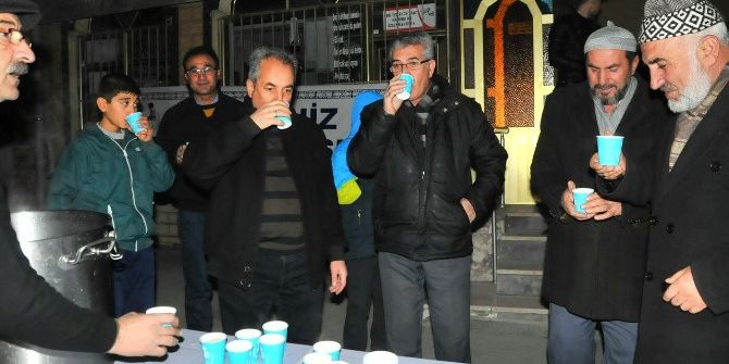 Akşehir Belediyesi’nden Ballı Süt İkramı