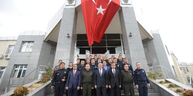 Vali Altıparmak’tan, Polise Moral Ziyareti