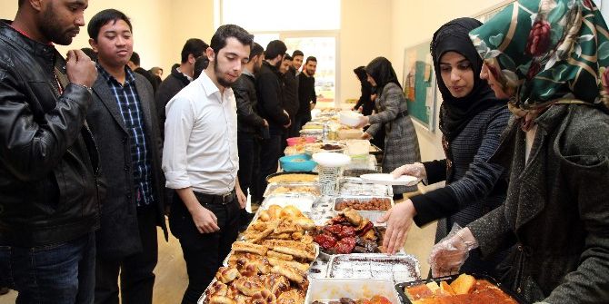 Gaün İlahiyat Fakültesi Öğrencilerinden Halep Yararına Kermes