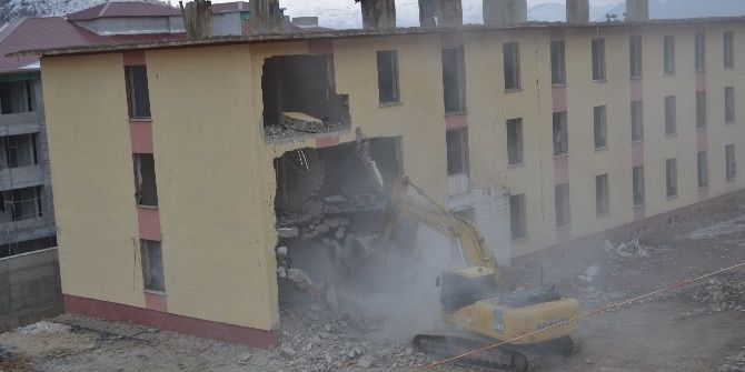 Çelikhan Hükümet Konağı Yıkılıyor