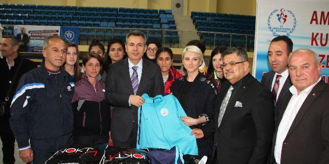 Bilecik’te Amatör Spor Kulüplerine Malzeme Yardımı Yapıldı