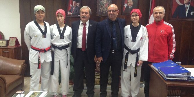 Başkan Şahin’den Başarılı Tekvandoculara Ödül