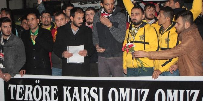 Taraftar Grupları Teröre Karşı Beraber Yürüdü