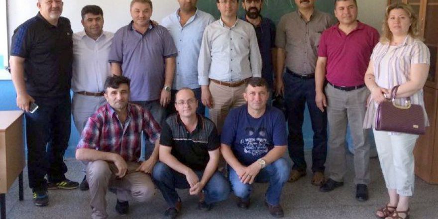 25 Yıl Önce Tebeşir Tozu Yuttukları Sınıfta Buluştular