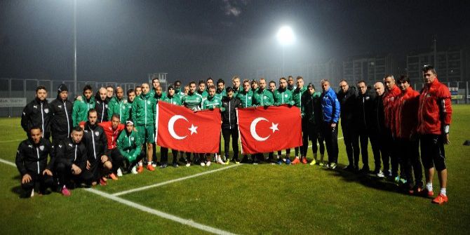 Bursaspor Antrenmanda Saygı Duruşunda Bulundu