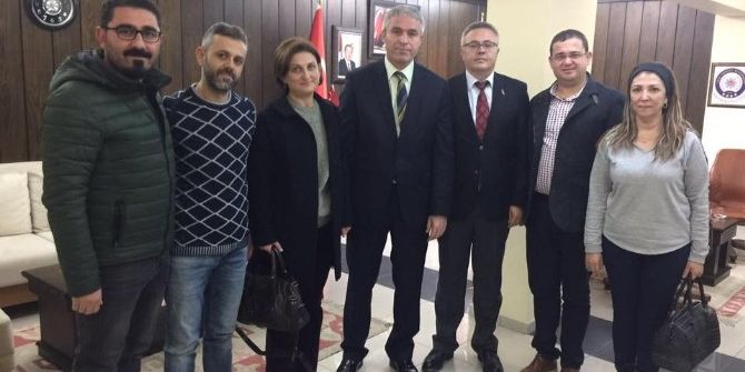 Chp Uşak, 15 Temmuz Şehitler Meydanına Karanfil Bıraktı