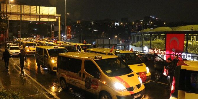 Dolmuşçular İstanbul’daki Terör Saldırısını Protesto Etti