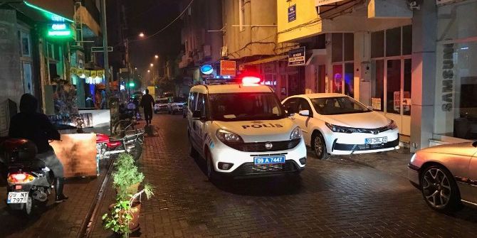 Bar’da Bıçaklı Kavga: 1’i Polis 3 Yaralı