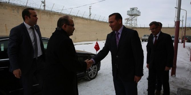 Vali Ustaoğlu’ndan, ‘Dahi Belleğe’ Yakın İlgi