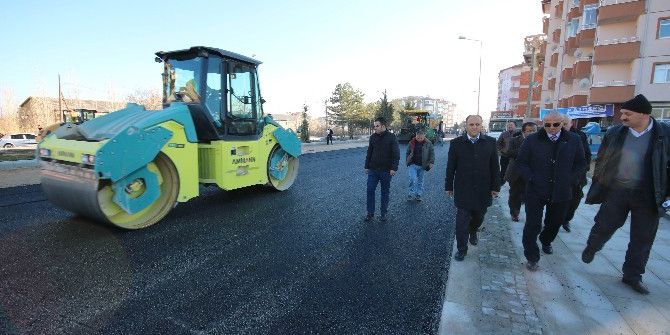 Başkan Özaltun, Sıcak Asfalt Çalışmalarını İnceledi