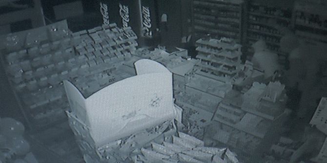 7 Dakikada 40 Bin Tl’lik Malı Çalan Hırsızlar Kameraya Yakalandı