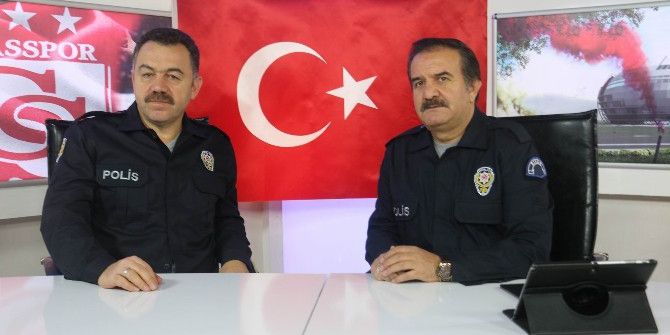 Spor Programını Polis Üniformasıyla Sundular