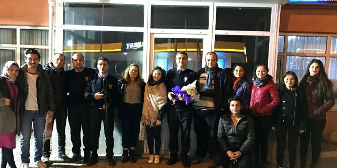 Tiyatroculardan Polise Ziyaret