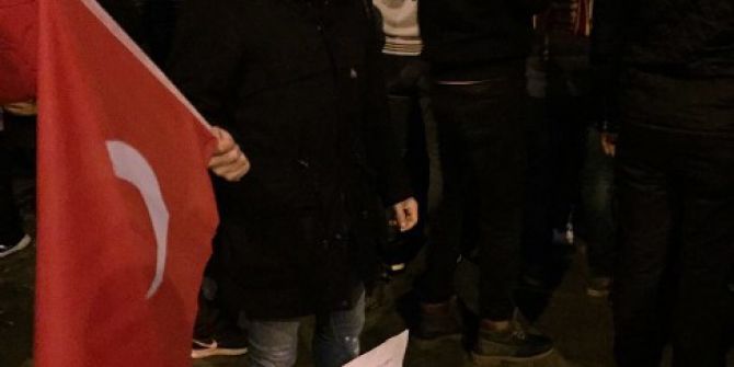 Emre Kaya, Şehitler Tepesi’ne Kırmızı Karanfil Bıraktı