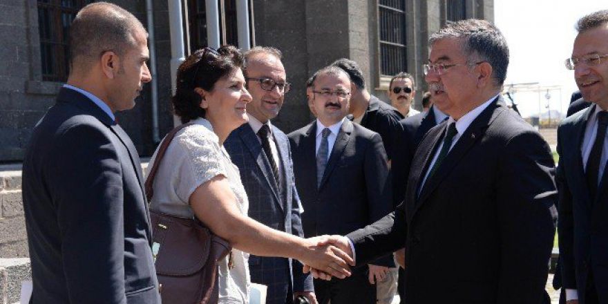 Milli Eğitim Bakanı Yılmaz Diyarbakır'a Geldi.