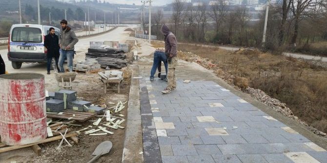 Üniversiteye Yaya Yolu Yapılıyor