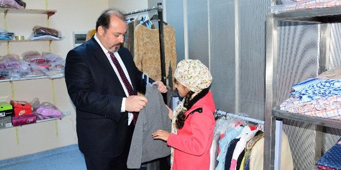 Hastanedeki Giysi Banka Yoğun İlgi