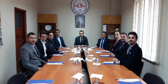 Müdür Zeybek, Genç İş Adamları İle Bir Araya Geldi