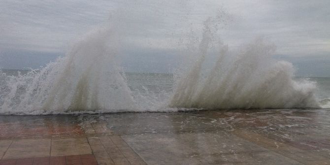 Karadeniz’de Korkutan Dalgalar