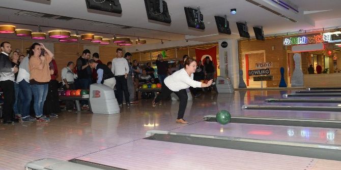 Osmangazi Belediye Personeli Bowling Oynayarak Stres Atıyor