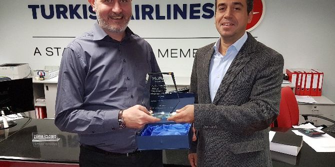 Müsiad’tan, Thy Macaristan Müdürü Arısoy’a Şükran Plaketi