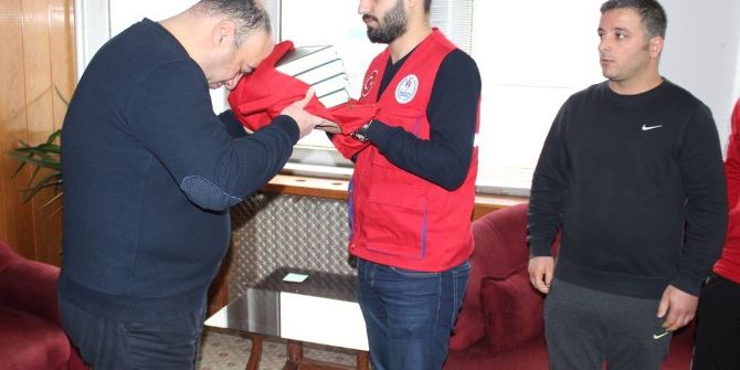 Gençler, En Kutsal Hediyeler İle ‘Polisimizin Yanındayız’ Dedi