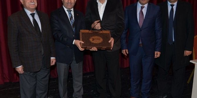 3.yeşilyurt Kitapyurdu Projesi Kapsamında “Muhammedi Şuur Ve Ahlak” Konferansı Verildi