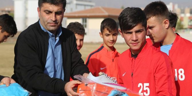Tuzla Belediyesi’nde Silopi Belediyespor’a Destek