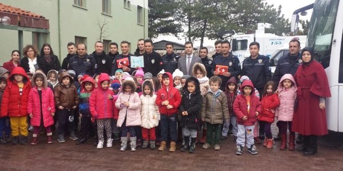 Minik Öğrencilerden Çevik Kuvvet Polisine Ziyaret