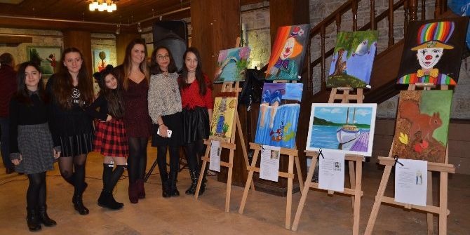 Kuşadası’nda “Sanatölye“ Resim Sergisi Açıldı