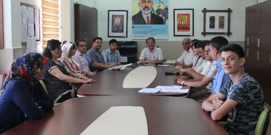 Niğde’de Öğrenciler İçin 37 Tercih Ve Danışma Merkezi Oluşturuldu