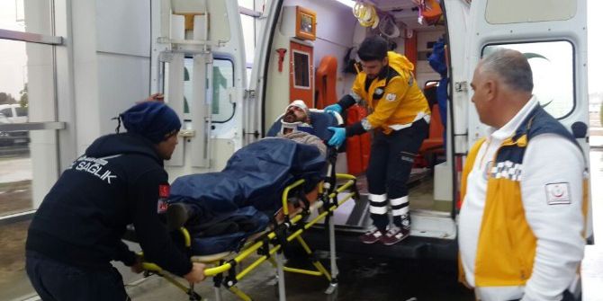 Hafif Ticari Araç Uçurumdan Yuvarlandı: 1 Yaralı