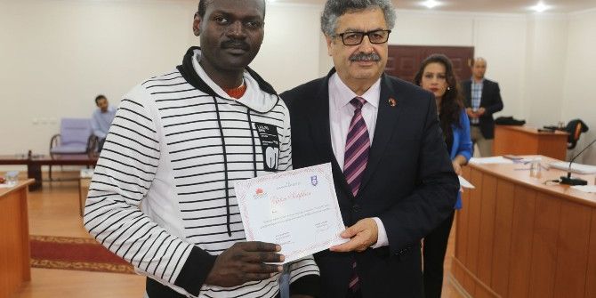 Karaman’da Türkçe Öğrenen Mültecilere Sertifikaları Verildi