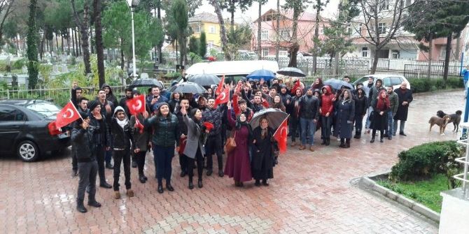 Öğrencilerden Polise Moral