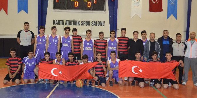 Kahta’da Okullar Arası Spor Müsabakalarına Yoğun İlgi Görüyor