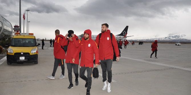 Galatasaray’a Erzincanlı Taraftarlardan Sevgi Seli
