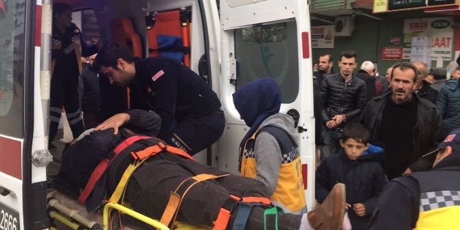 Yolun Karşısına Geçmek İsteyen Adama Motosiklet Çarptı