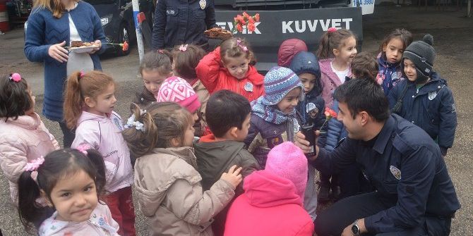 Minik Öğrencilerden Polise Sürpriz Ziyaret