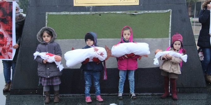 Suriyeliler Halep’te Yaşanan Olayları Protesto Etti