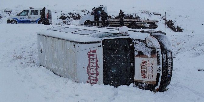 Sivas’ta Öğrenci Servisi Devrildi: 12 Yaralı